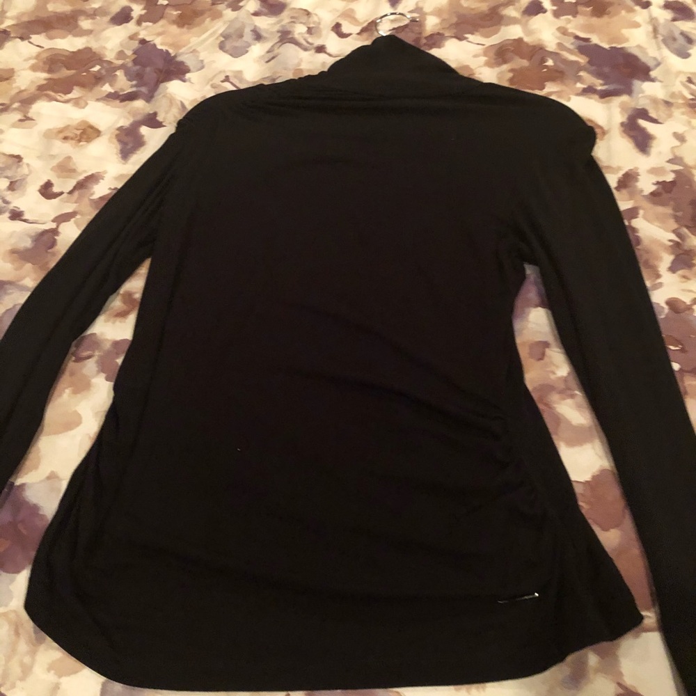 Long sleeve light weight top